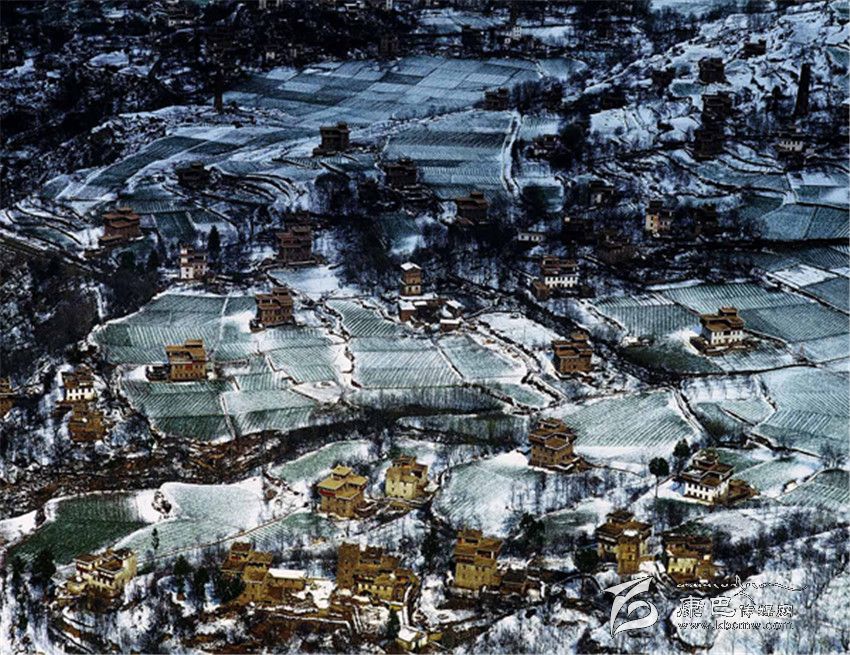 甘孜的雪景