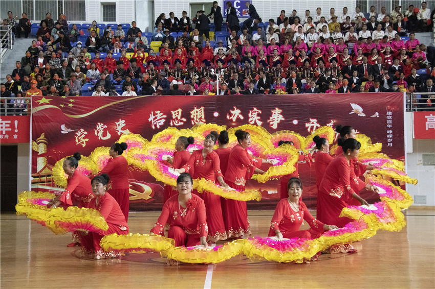 歡歌勁舞頌團(tuán)結(jié).jpg