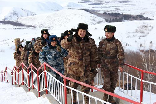  2014年1月26日上午，習(xí)近平來(lái)到內(nèi)蒙古邊防某團(tuán)三角山哨所，看望正在執(zhí)勤的戰(zhàn)士。新華社記者 李剛 攝